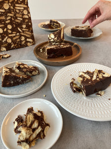Round Chocolate Biscuit Cake Liner™